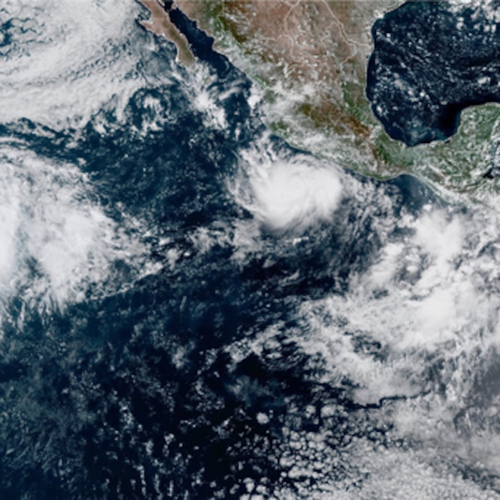 El Centro Nacional de Huracanes, con sede en Miami, indicó que Polo podría provocar lluvias intensas, fuerte oleaje y vientos con la intensidad de una tormenta tropical en algunas zonas de México desde la noche del martes hasta las primeras horas del miércoles.