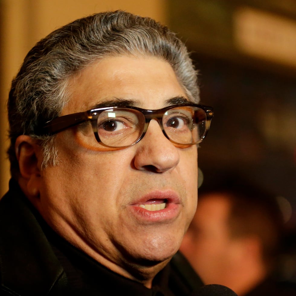 Vincent Pastore es reconocido por interpretar el personaje de Salvatore Bonpensiero, el mejor amigo de Anthony "Tony" Soprano, en la serie de HBO "The Sopranos".