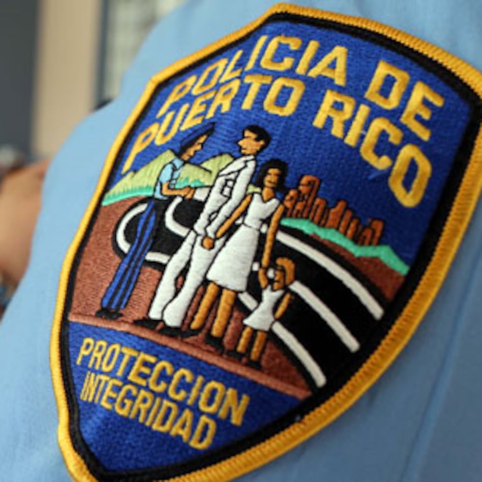 El querellante indicó que se percató de que, entre sus pertenencias, le faltaba un reloj Rolex GMT-Master II, color champaña, valorado en unos $60,000.