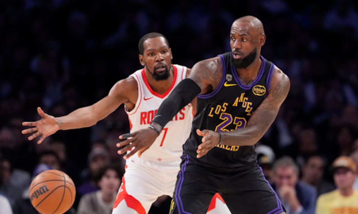 LeBron James brilla con 28 puntos en el triunfo de los Lakers ante los Rockets de Durant
