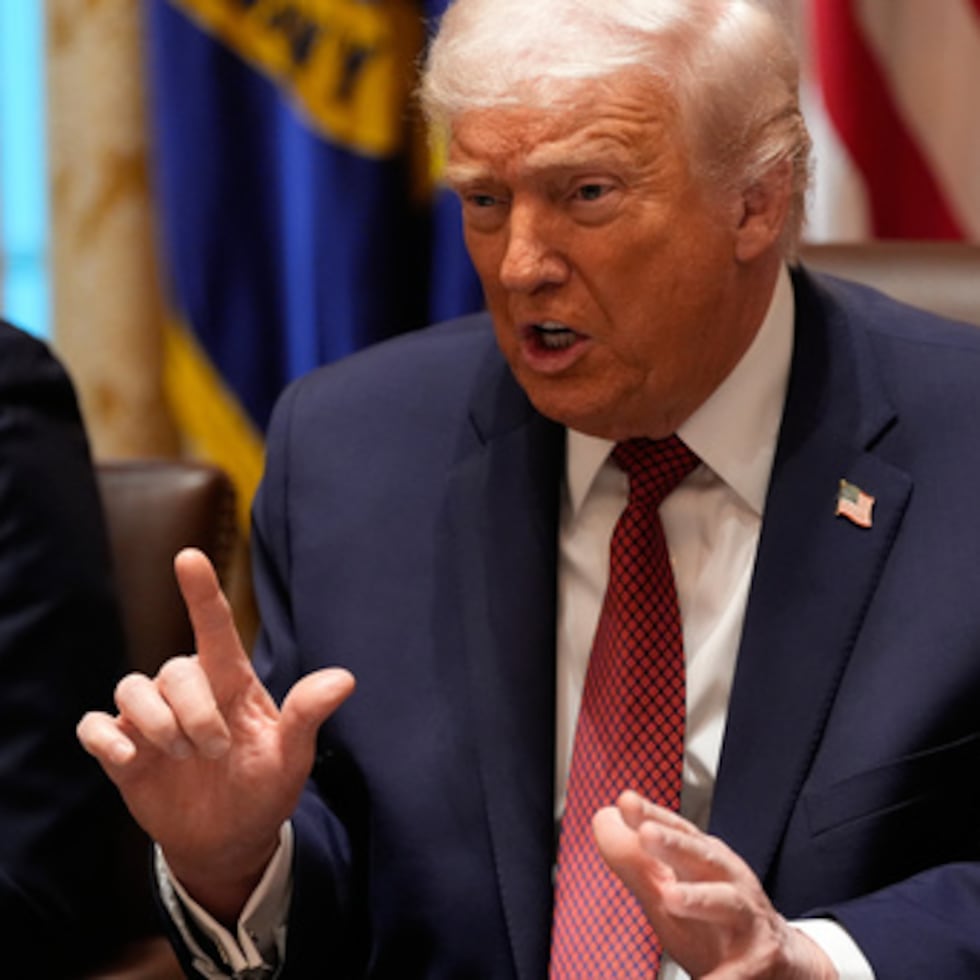 Trump pidió al secretario del Tesoro, Scott Bessent, que anotara los países que, según una agricultora presente en el evento, estarían comerciando arroz de forma desleal.