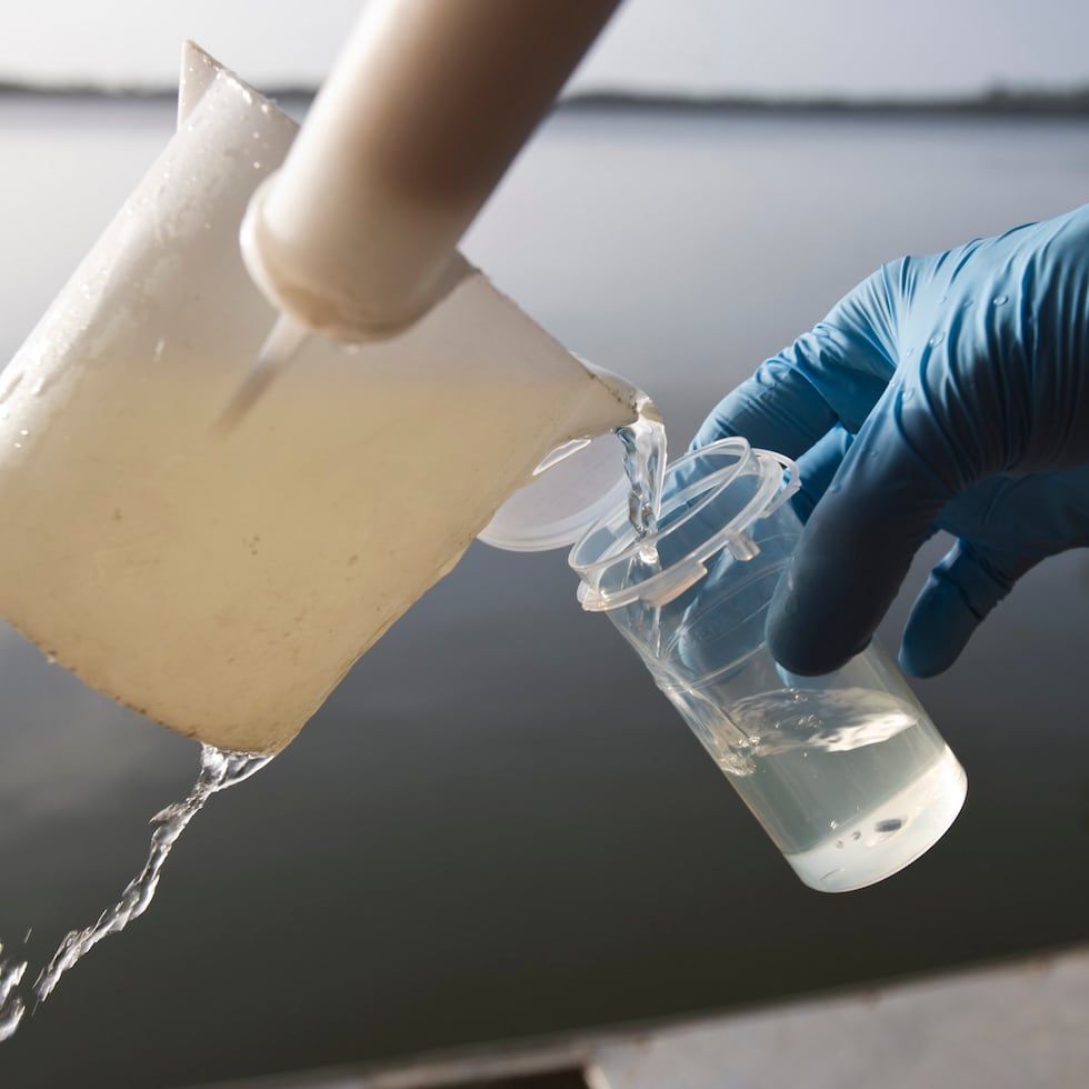 The EPA explained that the well, located in the Palos Blancos neighborhood and supplying water to the local community, was contaminated with the chemical tetrachloroethylene (PCE).