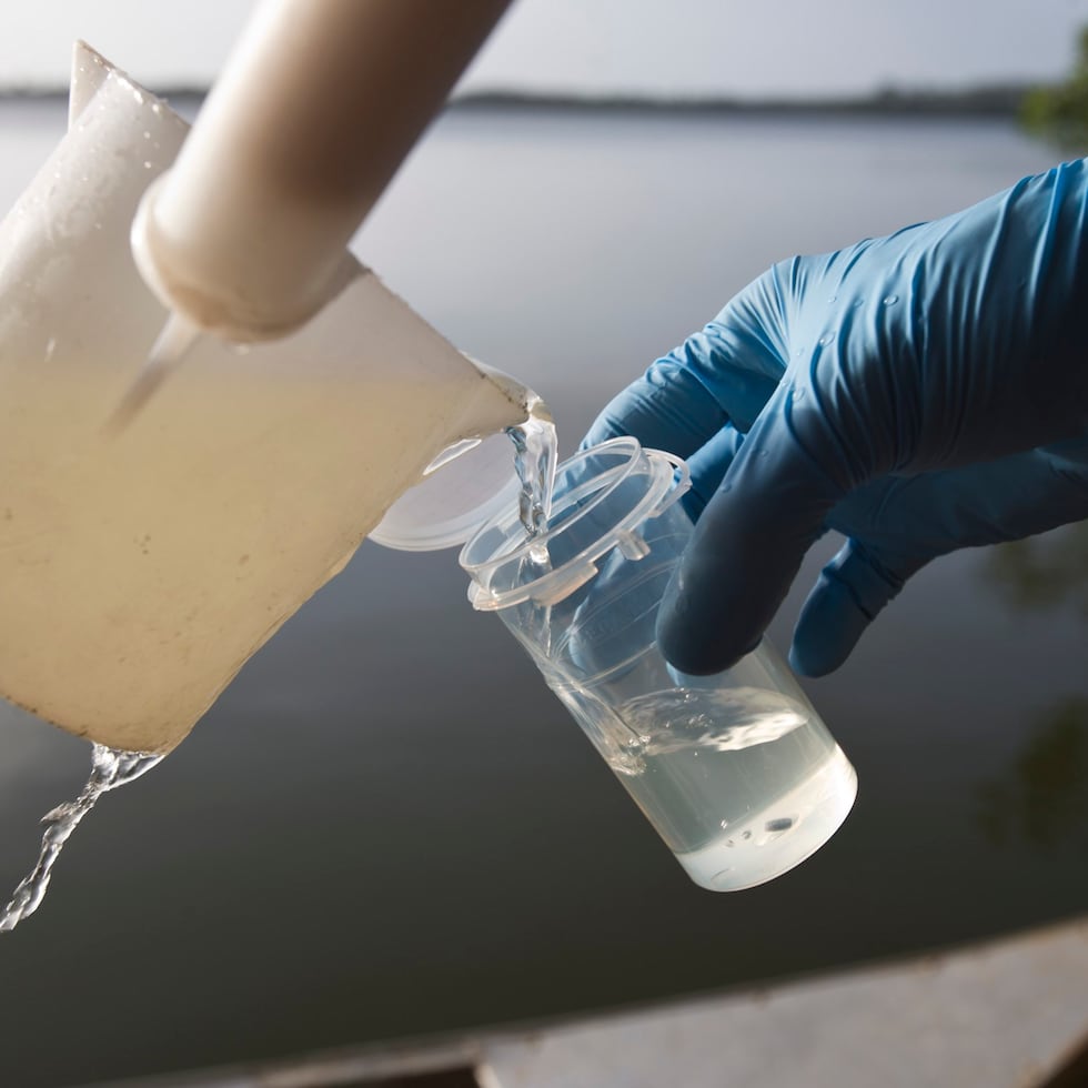 El pozo, ubicado en el barrio Palos Blancos de ese municipio y que suministra agua a la comunidad local, estuvo contaminado con el químico tetracloroetileno.