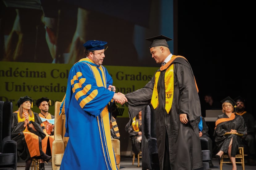 Los estudiantes completaron grados en diversas disciplinas de la medicina y la ingeniería de audio.