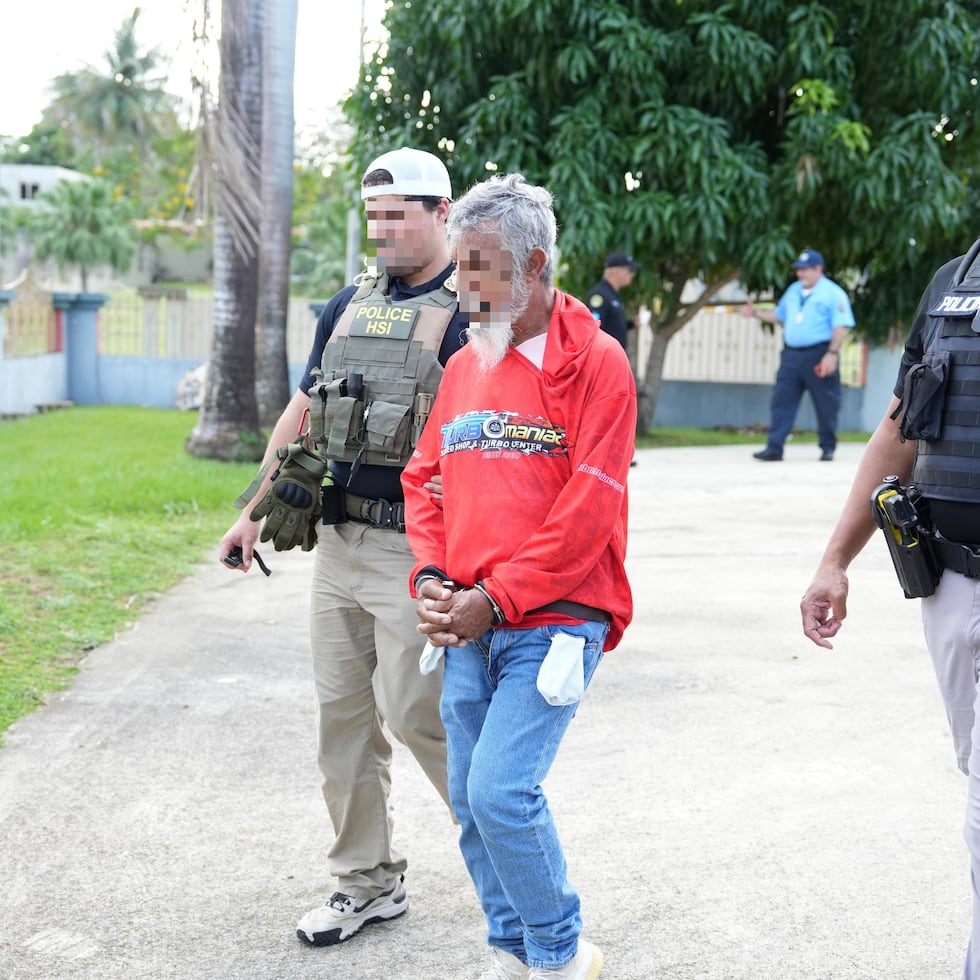 Entre los acusados figura Manuel Antonio Valentín Vega, conocido como “Nano o El Viejo”, propietario del Centro Agrícola El Rancho del barrio Piñales de Añasco, hijo del exalcalde de Añasco, Antonio Valentín.