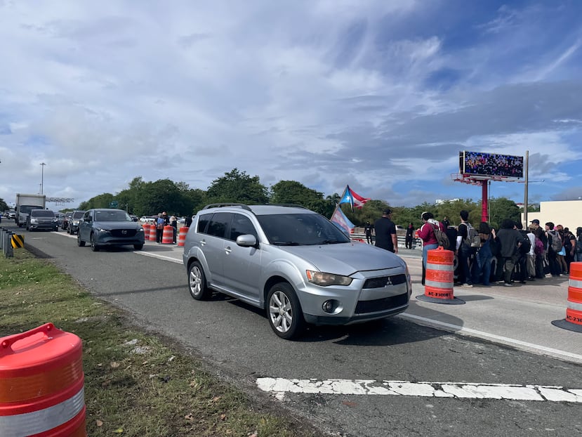 El bloqueo que provocó la presentación de la medida ocurrió cuando integrantes del colectivo “Jornada se Acabaron las Promesas” interrumpieron el tránsito por varias horas en la PR-52, en dos carriles regulares y uno reversible.