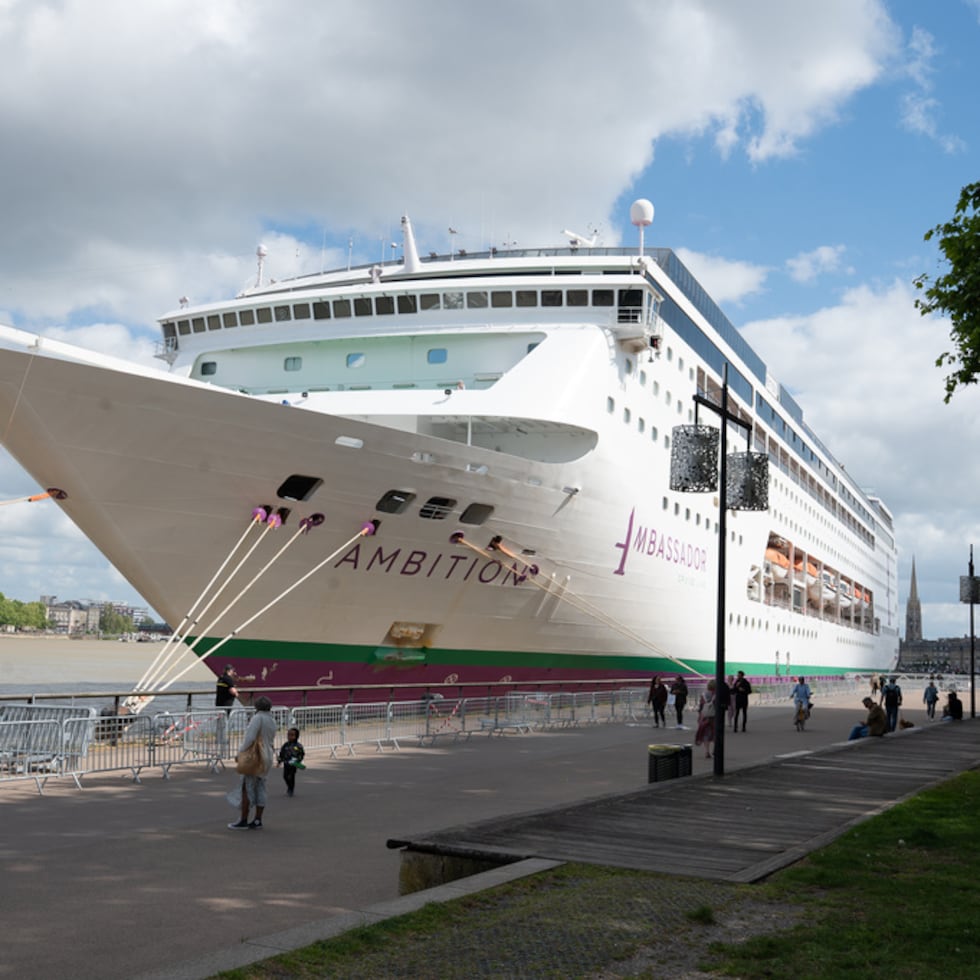 El crucero Ambition.