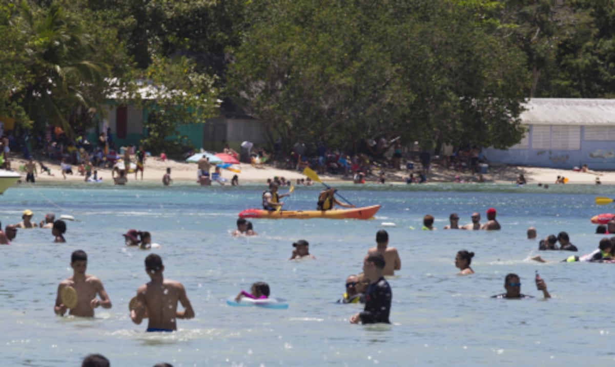 Hombre muere tras lanzarse al agua desde un bote en la playa Buyé