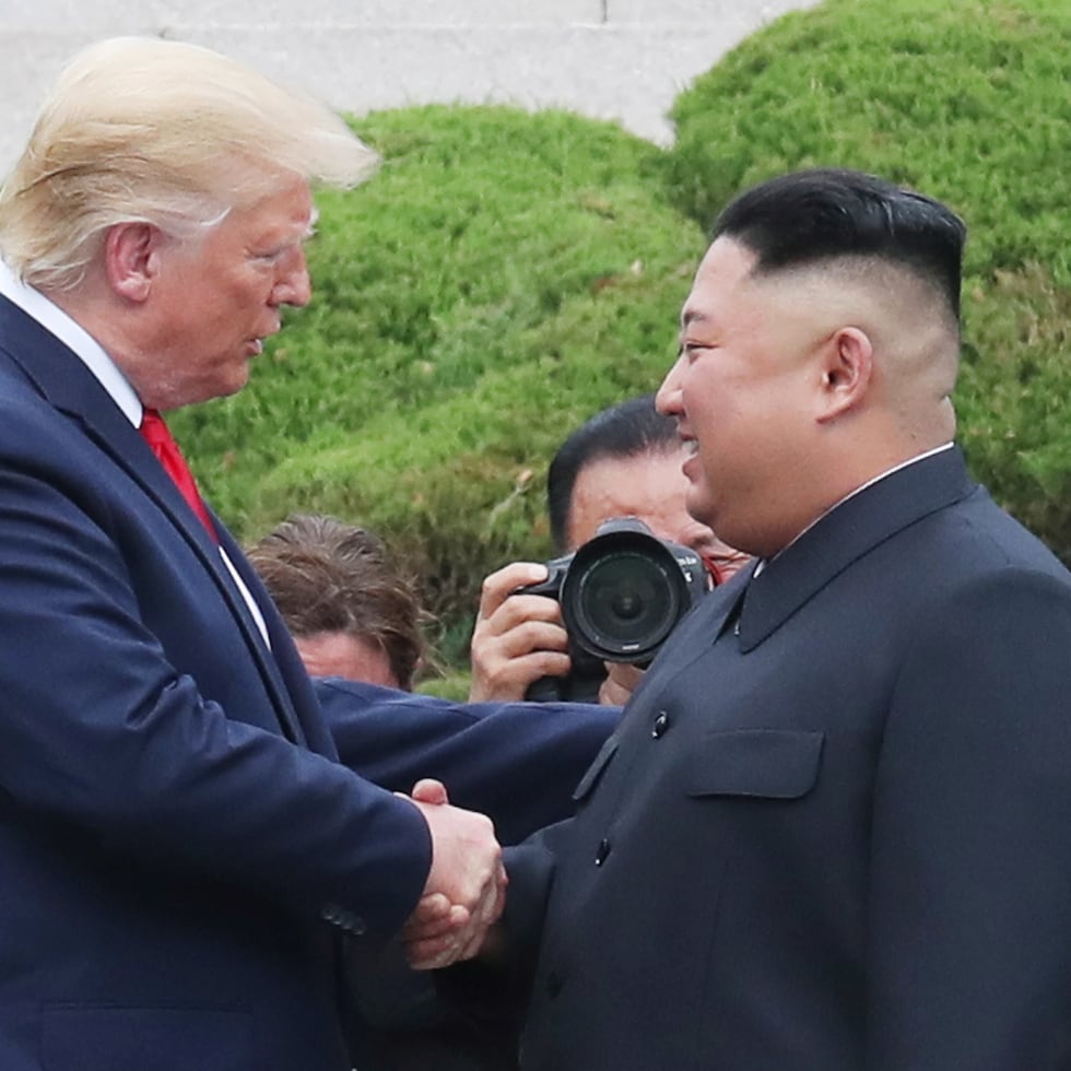 Imagen de archivo del presidente de Estados Unidos, Donald Trump, y el líder de Corea del Norte, Kim Jong-un.