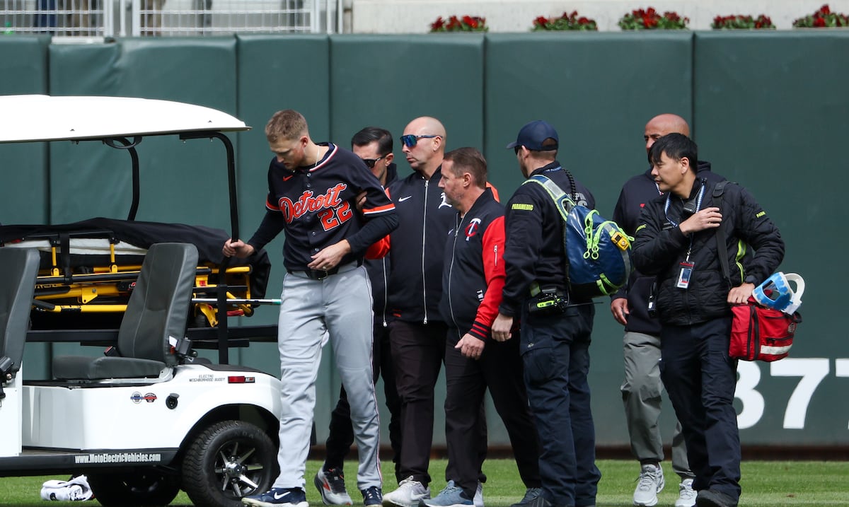 Hospitalizado jugador de los Tigers tras un choque de cabezas con su compañero Riley Greene