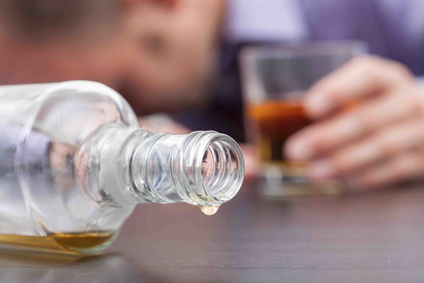 La investigación tiene como norte desarrollar un fármaco que pueda modificar o suprimir ciertos sentimientos y memorias que están ligados al alcohol para reducir el consumo excesivo y dependencia de la sustancia. (Thinkstock)