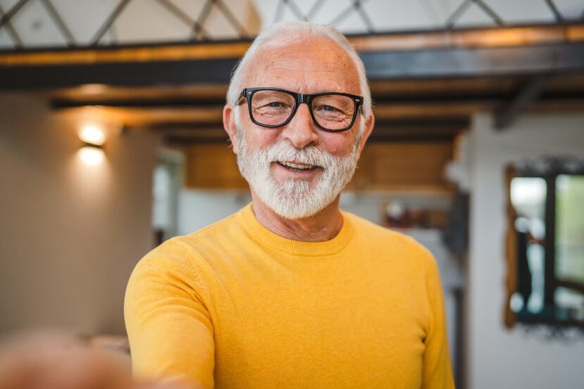 La recomendación para los adultos mayores de 65 años deben verifcar con sus médicos las enfermedades que tengan para recibir sus recomendaciones de vacunas.