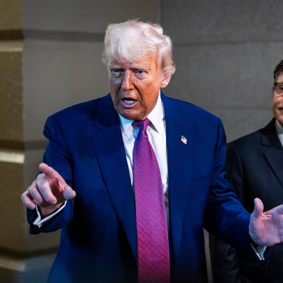 Donald Trump y Mike Johnson han hecho tándem en los últimos días para enterrar en el lado republicano la propuesta de estadidad.