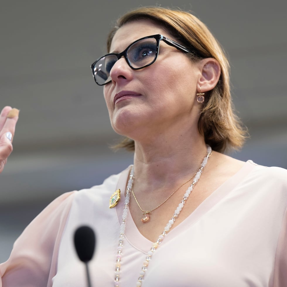 Engineer Mary Carmen Zapata stated that PREPA, which she directs, lacks personnel to operate the functional units at all times.