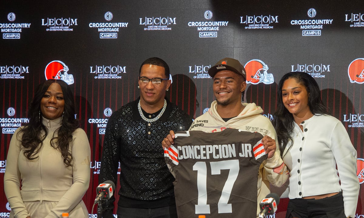 KC Concepción, de raíces boricuas, supera el miedo a la tartamudez y es seleccionado en el sorteo de la NFL