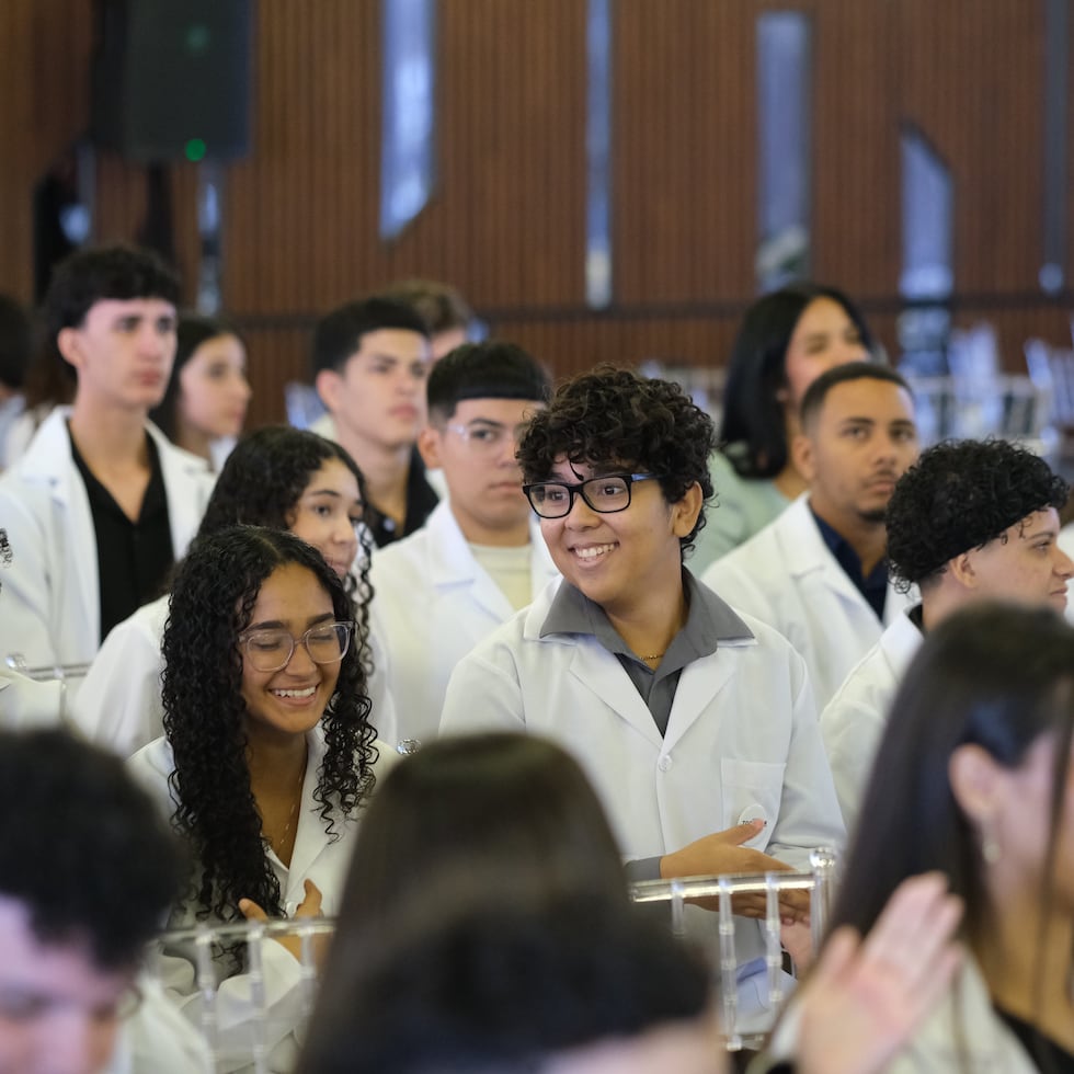 Los TecLab Clubs son espacios de aprendizaje activo, donde los alumnos de escuela superior del sistema público exploran disciplinas como la biotecnología y la tecnología informática.