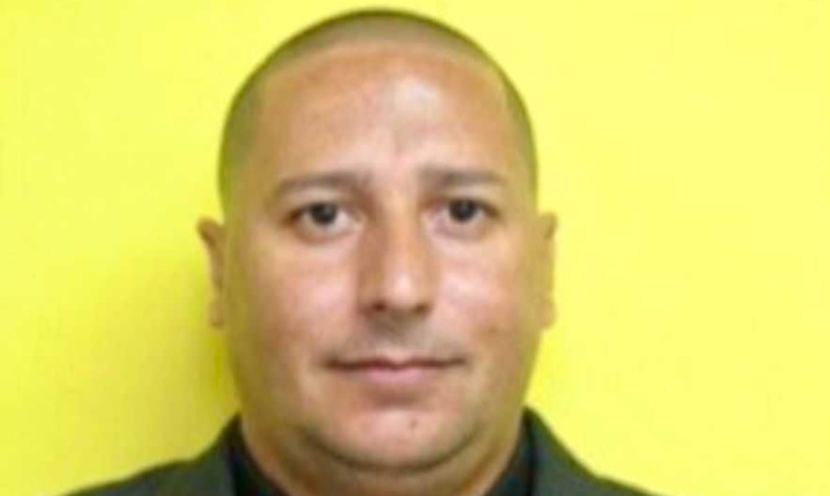Un velatorio de pueblo para un héroe caído: despiden con honores al policía Eddie Santiago