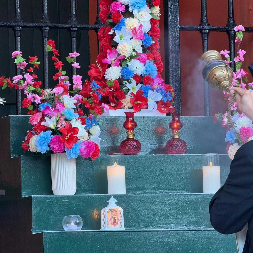 El padre Benjamín Pérez Cruz, rector de la Catedral de San Juan Bautista hizo inició de los actos con una breve bendición.