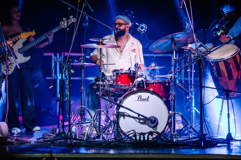 El músico y cantante David Rivera se presentará
junto a su grupo La Bámbula, en la sede del Instituto de Cultura Puertorriqueña el sábado, 17 de enero de 2026.