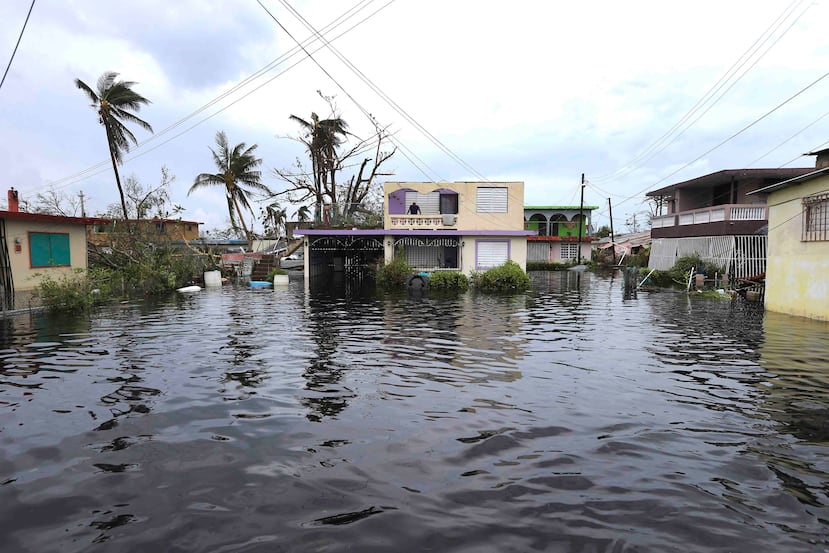 En la foto, inundación en el sector Miñi MIñi en Loíza tras el paso del huracán María. (GFR Media)