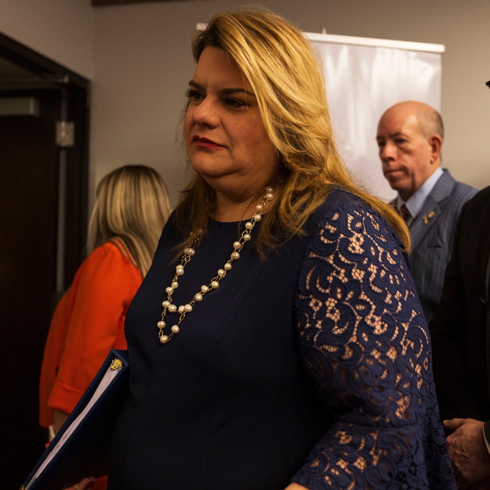 ¿Puede la gobernadora comparecer a la interpelación en lugar de su cortesano predilecto?, cuestiona Rafael Cox Alomar.