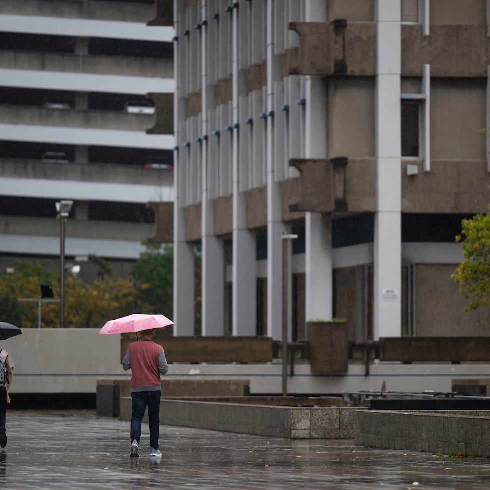 La energía de una marejada del norte mantiene un riesgo alto de corrientes marinas.