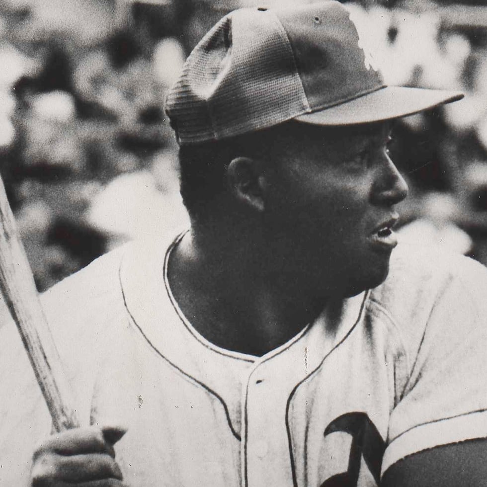 Víctor Pellot debutó con Caguas en el béisbol profesional puertorriqueño y en Grandes Ligas con los Athletics en 1954 en Filadelfia.