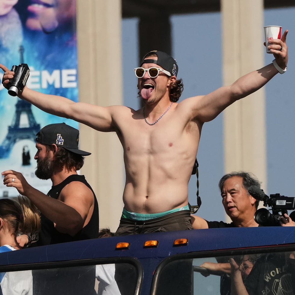 Hernández, con cámara de vídeo en mano, fue el alma de la fiesta angelina.