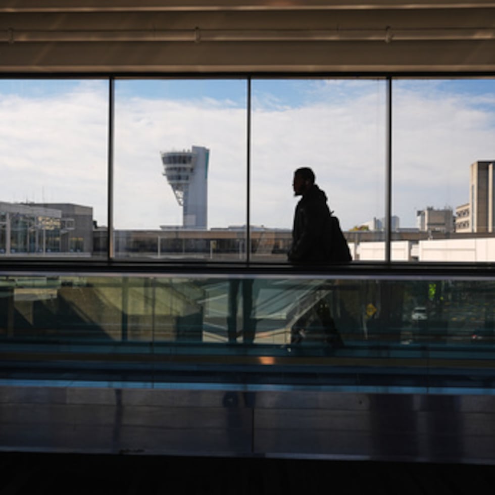 En el último cierre de Gobierno, en 2018, bajo el primer mandato de Trump, fue precisamente el absentismo de estos trabajadores, al paralizar parte del tráfico aéreo del país, el que logró poner fin a la paralización gubernamental.