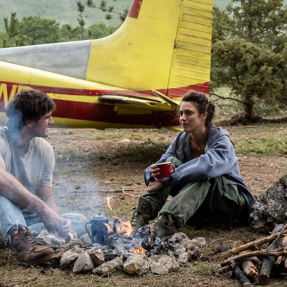 Jacob Elordi y Margaret Qualley en una escena de "The Dog Stars." (Fabio Lovino/20th Century Studios via AP)