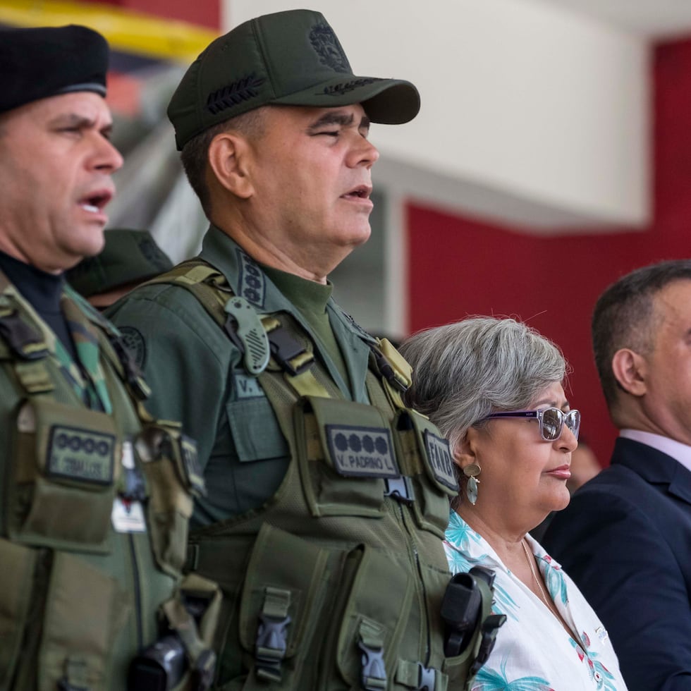 El general en jefe, Vladimir Padrino López (al centro), indicó que “nunca descansarán en fracturar” a la Fuerza Armada y dividirla “porque nosotros somos la columna gruesa de la estabilidad de la patria”.