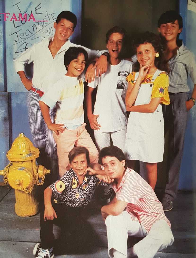 César Abreu, abajo a la derecha, formó parte del programa infantil "Los angelitos", donde interpretó el papel de "el gaguito".