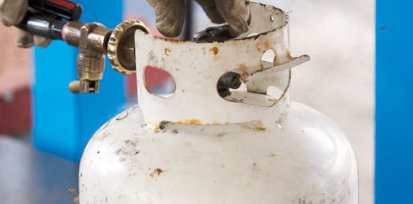 Alguien forzó el candado de la puerta del almacén para robarse los cilindros de gas propano todos con 20 libras de capacidad. (Archivo)