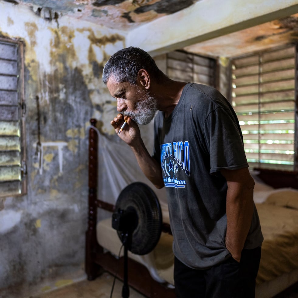 Ángel Luis Pérez, 63, is schizophrenic and alcohol dependent. He lives in a residence in subhuman conditions in the Quebrada Prieta neighborhood in Canóvanas. His family has been trying to get him treatment for decades.