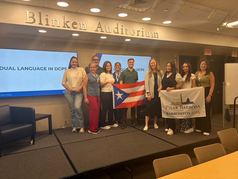 Durante el Internado Pilar Barbosa, en Washington DC, diez educadores boricuas recibieron capacitación especializada en liderazgo educativo, integración de tecnología en el salón de clases, estrategias pedagógicas innovadoras, educación bilingüe y política pública federal relacionada con la educación.