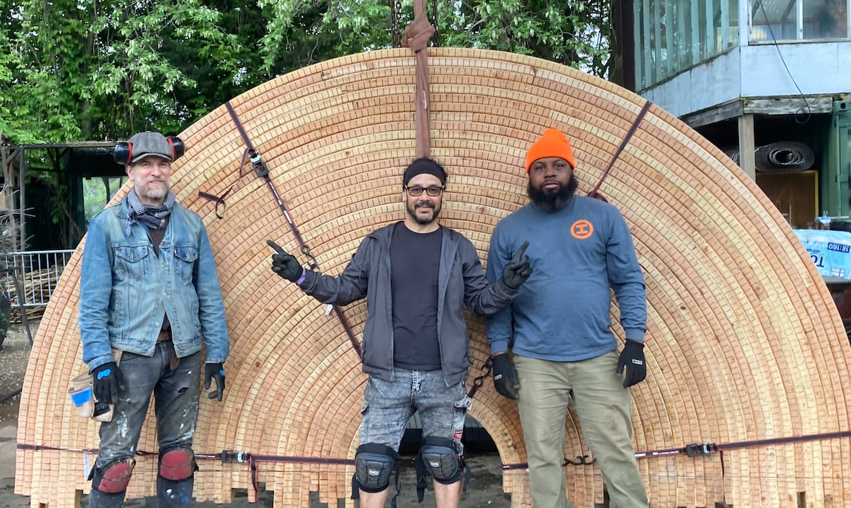 "La Carreta Made a U-Turn": escultura boricua en NY invita a reflexionar sobre la diáspora