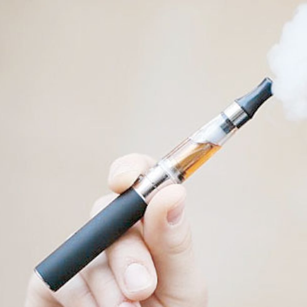 Los vapeadores pueden ser tan pequeños como un bolígrafo o tan grandes como un teléfono inteligente.