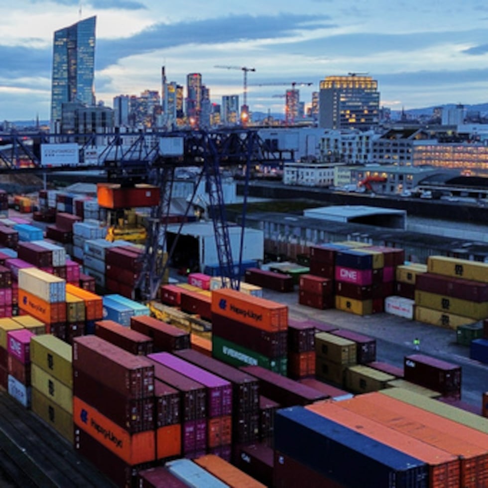 El juez Richard Eaton, del Tribunal de Comercio Internacional de Estados Unidos, escribió que “todos los importadores registrados’’ tenían “derecho a beneficiarse’’ de la sentencia del Tribunal Supremo que anuló los impuestos de importación de dos dígitos