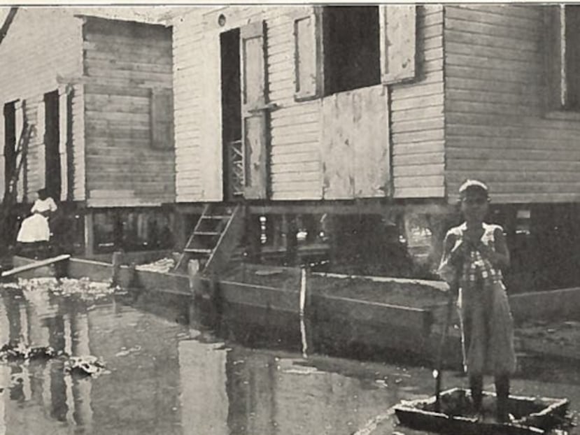 Calles de Puerta de Tierra durante la marea alta. Del Gobierno de Puerto Rico, Departamento de Trabajo, Beneficencia y Corrección, Oficina de Trabajo, Informe sobre las condiciones de los trabajadores en Puerto Rico, 30 de mayo de 1914 (San Juan, Puerto Rico: Oficina de Suministros, Imprenta y Transporte, 1914).