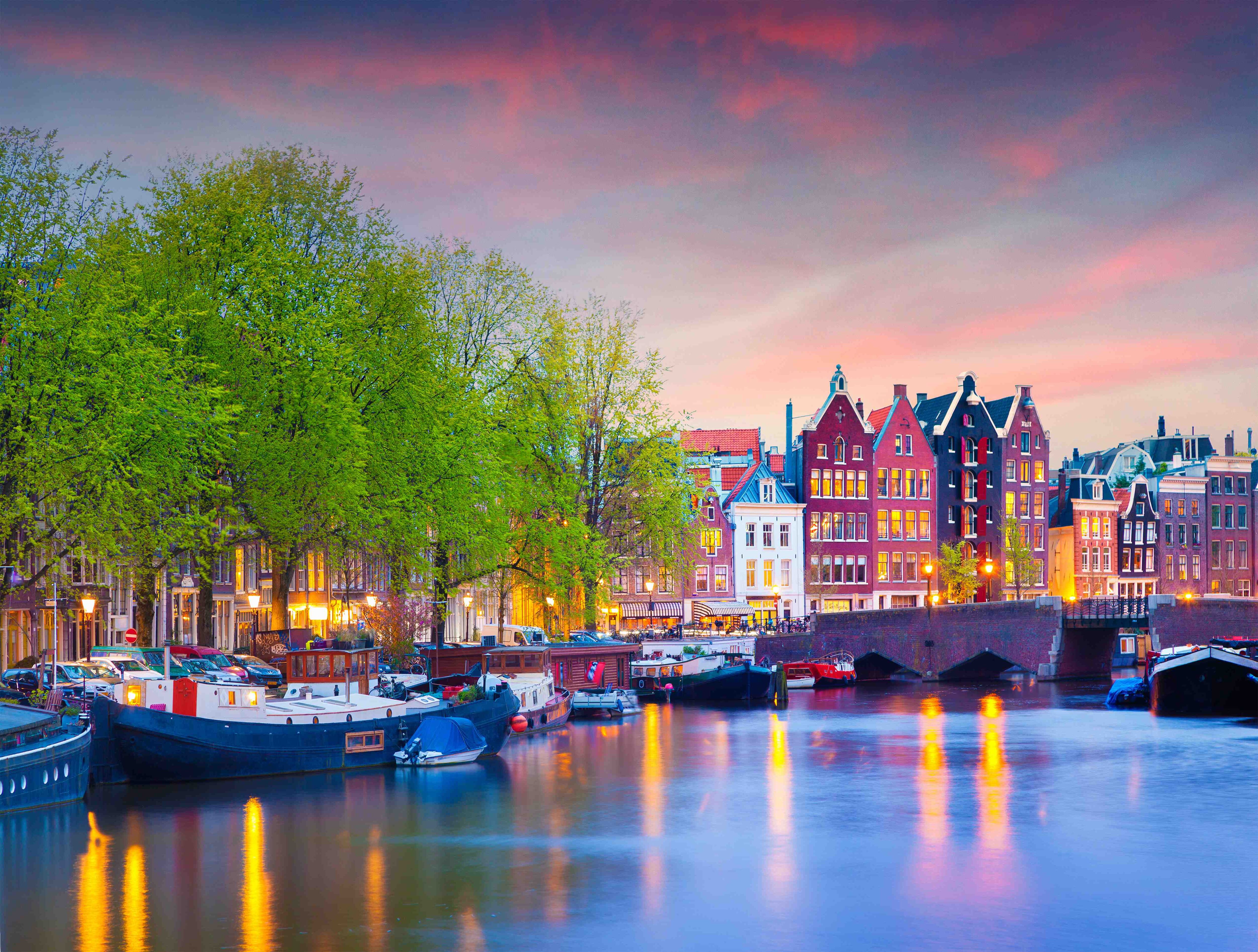 Imagen de la cobertura de: Ámsterdam: arquitectura sobre el agua