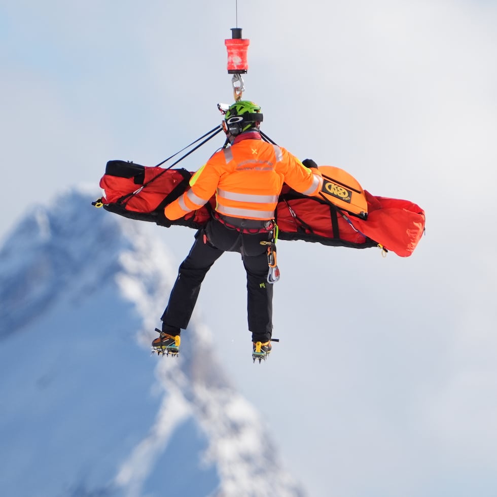 Lindsey Vonn es evacuada tras sufrir una caída en el descenso femenino del esquí alpino de los Juegos Olímpicos de Invierno.