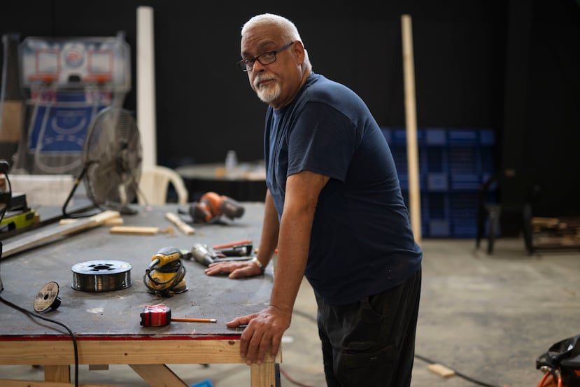 Juan Carlos, maestro carpintero del proyecto.