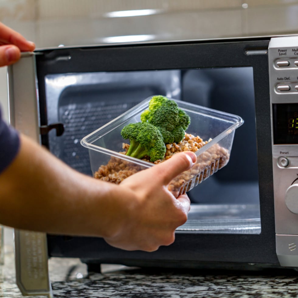 Introducir ciertos alimentos al microondas puede eliminar sus nutrientes. (Shuttersttock)
