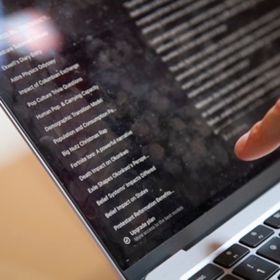 Para CTOs y CISOs, el tema prioritario es cómo rediseñar tecnologías y funciones laborales para que humanos y máquinas colaboren, sostuvo García.