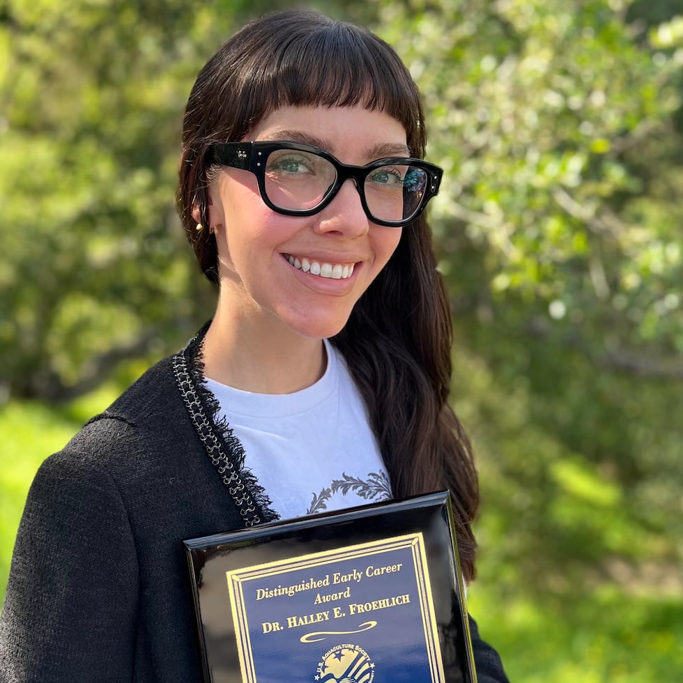 Esta foto, Halley Froehlich, muestra un premio de la Sociedad de Acuicultura de Estados Unidos en Santa Bárbara, California, el 27 de febrero de 2026. (Halley Froehlich vía AP)