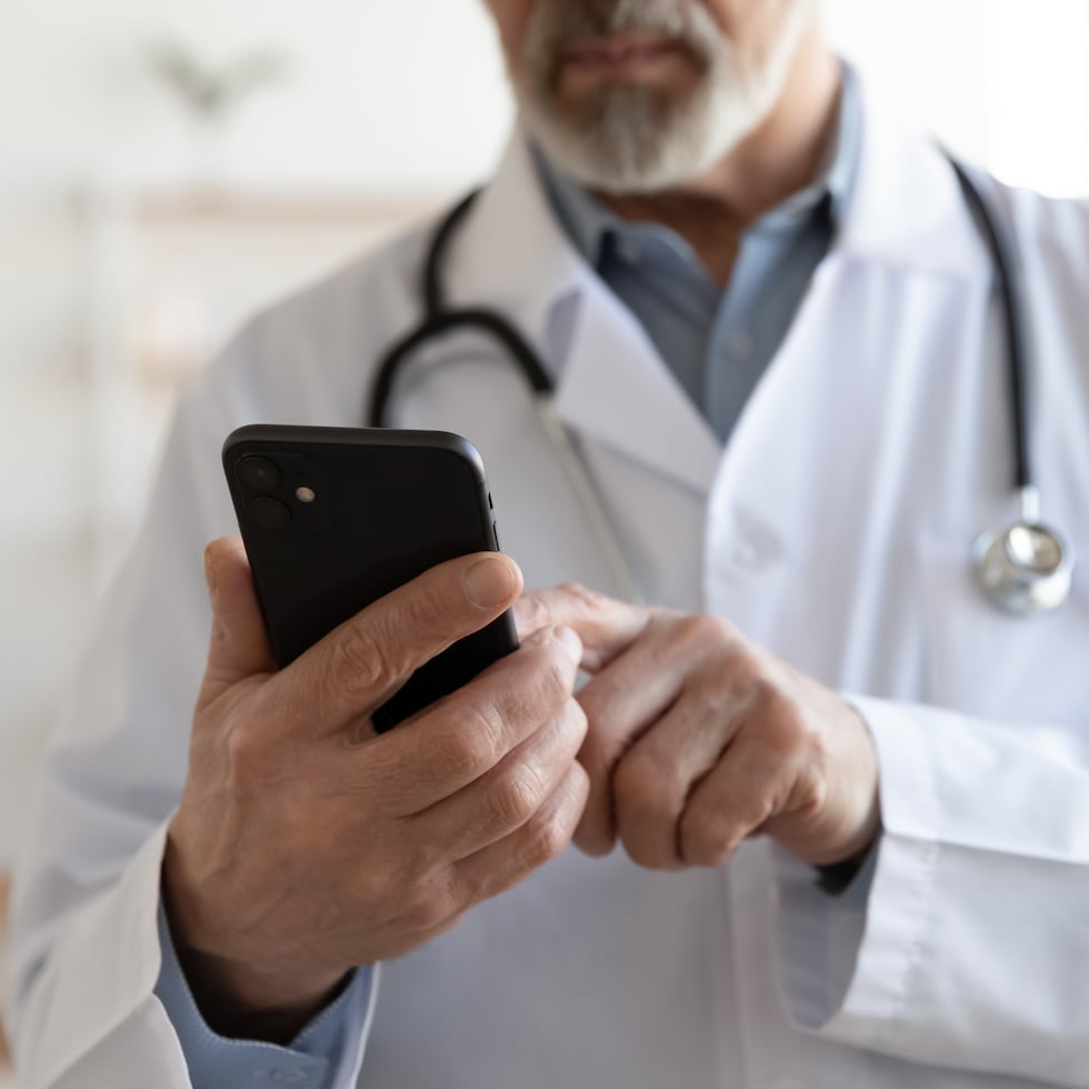 Los investigadores recolectaron muestras de las superficies de los teléfonos de 83 enfermeros, doctores, dentistas, personal técnico y trabajadores sociales.