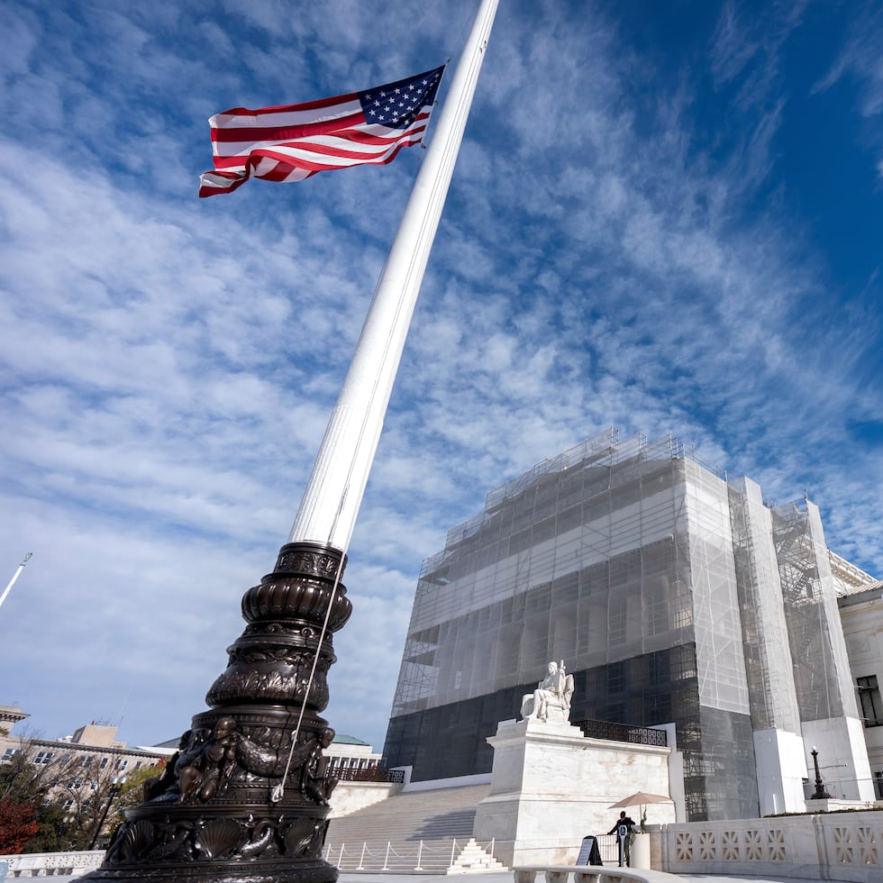 Esta decisión representa la victoria más reciente de Trump en la agenda de emergencia del Tribunal y permite al gobierno aplicar la política mientras se resuelve una demanda relacionada con ella.