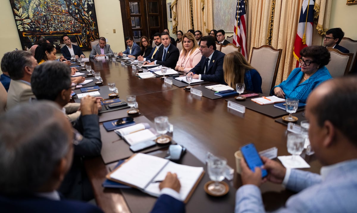 Líderes del sector privado se reúnen en La Fortaleza para discutir sucesor del DDEC