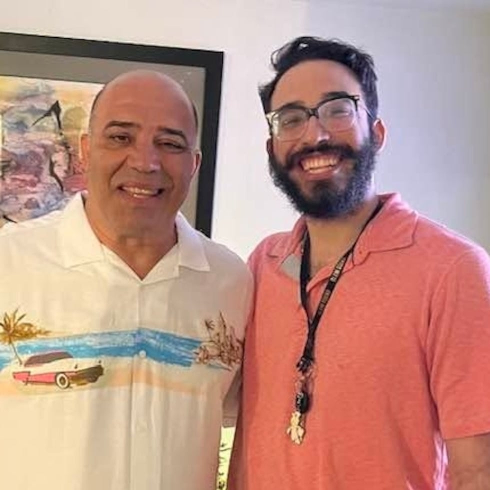Manolo Cintrón junto a su hijo Manuel.