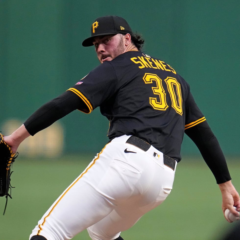 Paul Skenes, de los Piratas de Pittsburgh, realiza un pitcheo en el juego ante los Cachorros de Chicago, el martes 16 de septiembre de 2025 (AP Foto/Gene J. Puskar, File)